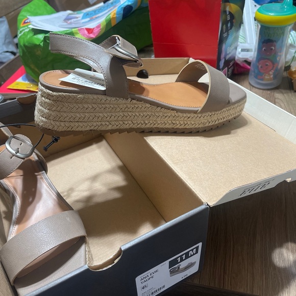 New women’s  a.n.a Sandles size 11 - Picture 7 of 7